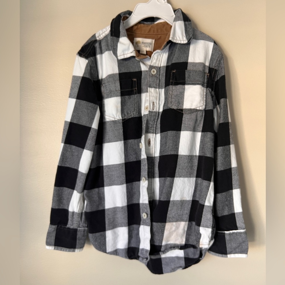 Black and white Tucker+Tate boy button down shirt. Size 7
